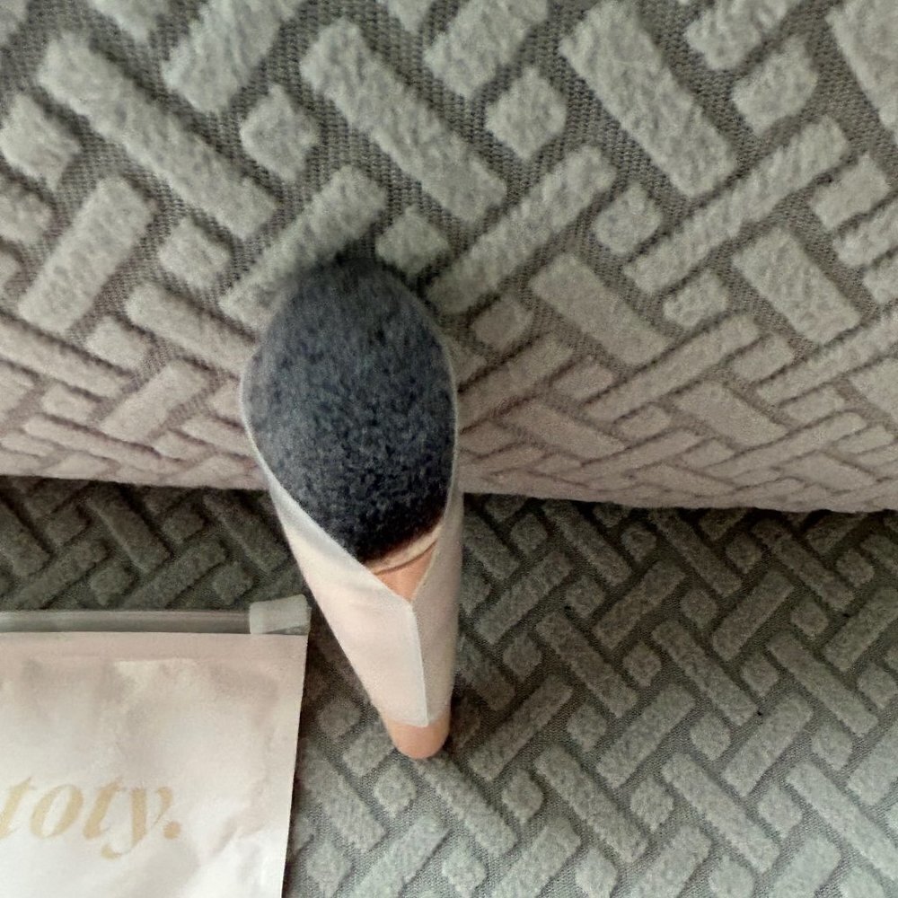 SOFIA VERGARA toty Ilumina CC Creamy Compact Brush NIP - Picture 3 of 3